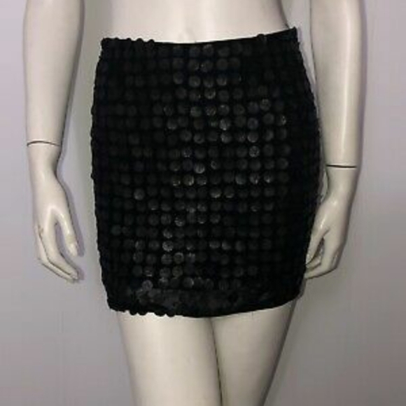 NEW! ALICE + OLIVIA BLACK DOT APPLIQUÉ MINI SKIRT - Picture 2 of 2